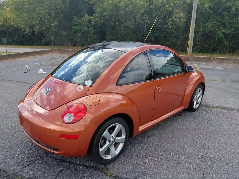 2010 Volkswagen New Beetle - Image 6 of 18