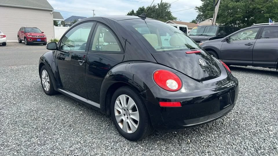 2010 Volkswagen New Beetle - Image 4 of 9