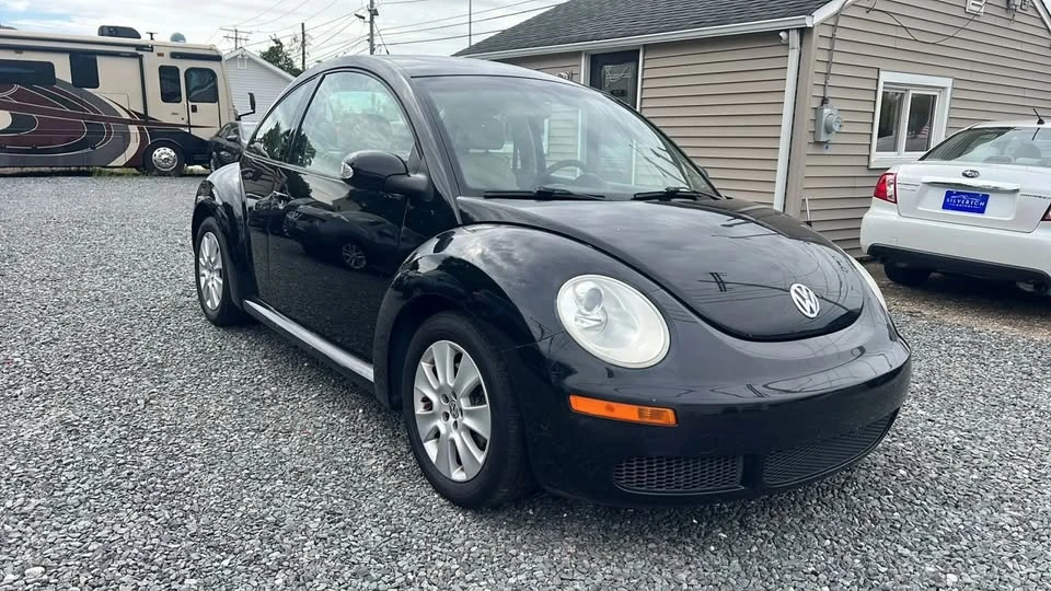 2010 Volkswagen New Beetle - Image 8 of 9