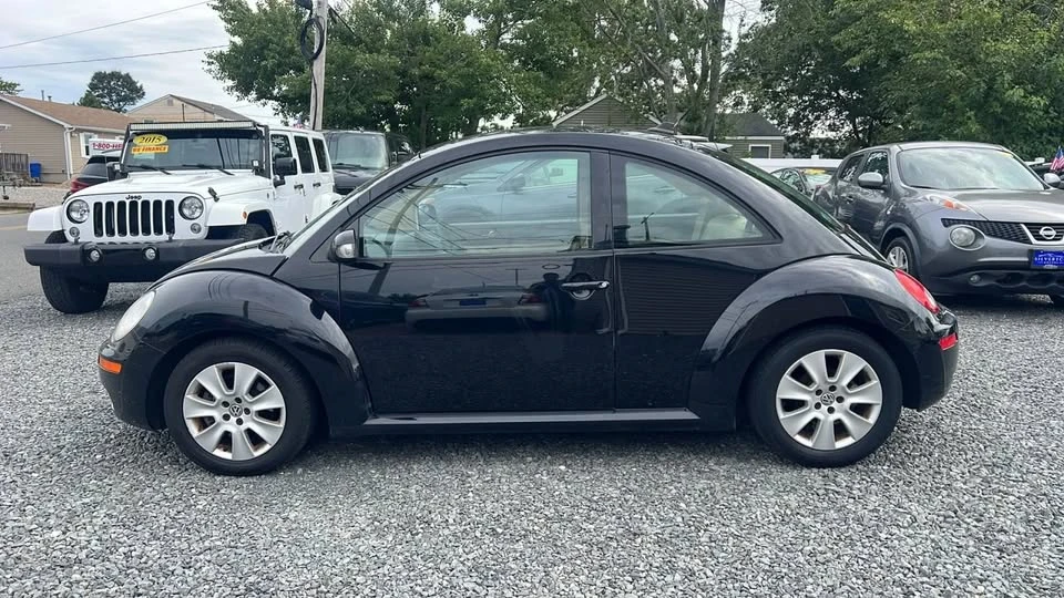 2010 Volkswagen New Beetle - Image 3 of 9