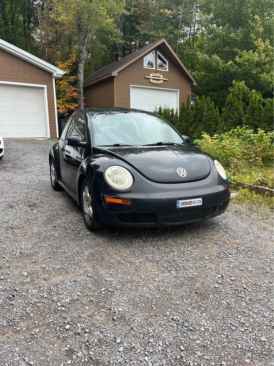 2010 Volkswagen New Beetle - Image 2 of 11