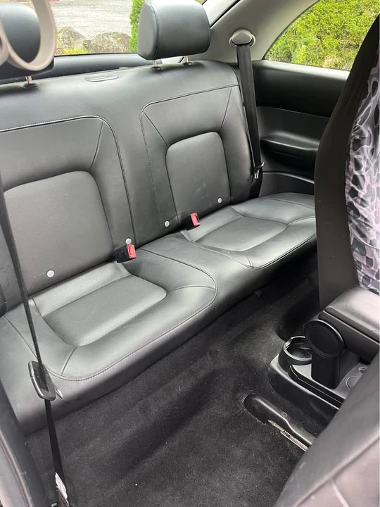 2010 Volkswagen New Beetle - Image 8 of 11