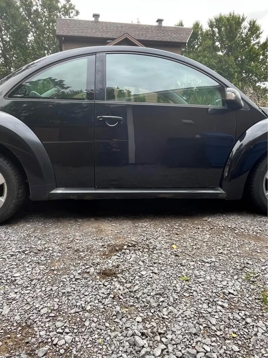2010 Volkswagen New Beetle - Image 4 of 11