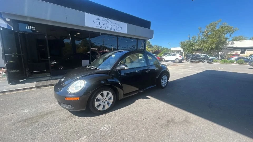 2010 Volkswagen New Beetle - Image 2 of 19