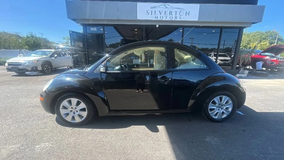 2010 Volkswagen New Beetle - Image 3 of 19