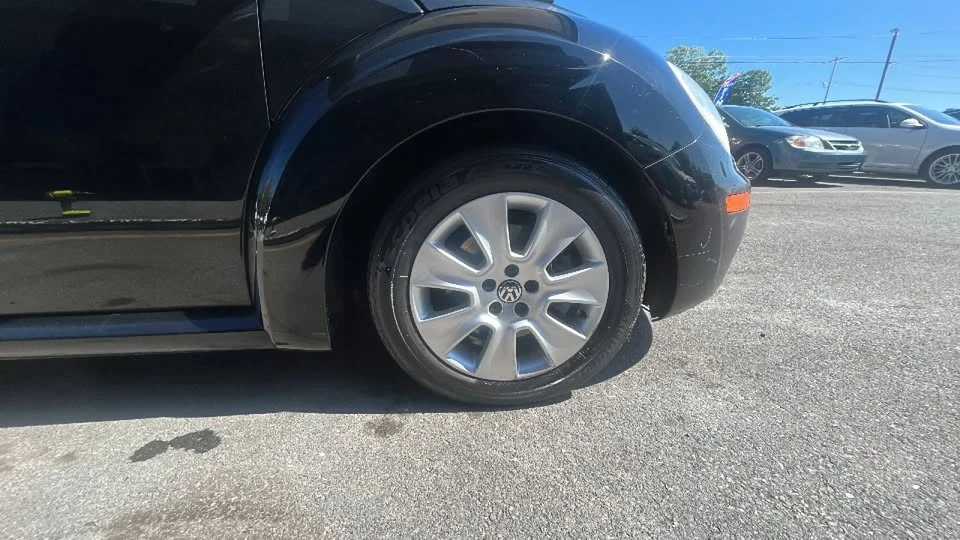 2010 Volkswagen New Beetle - Image 12 of 19