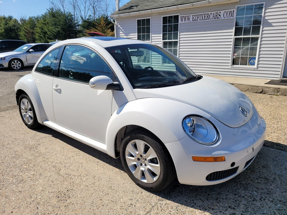 2010 Volkswagen New Beetle - Image 7 of 21