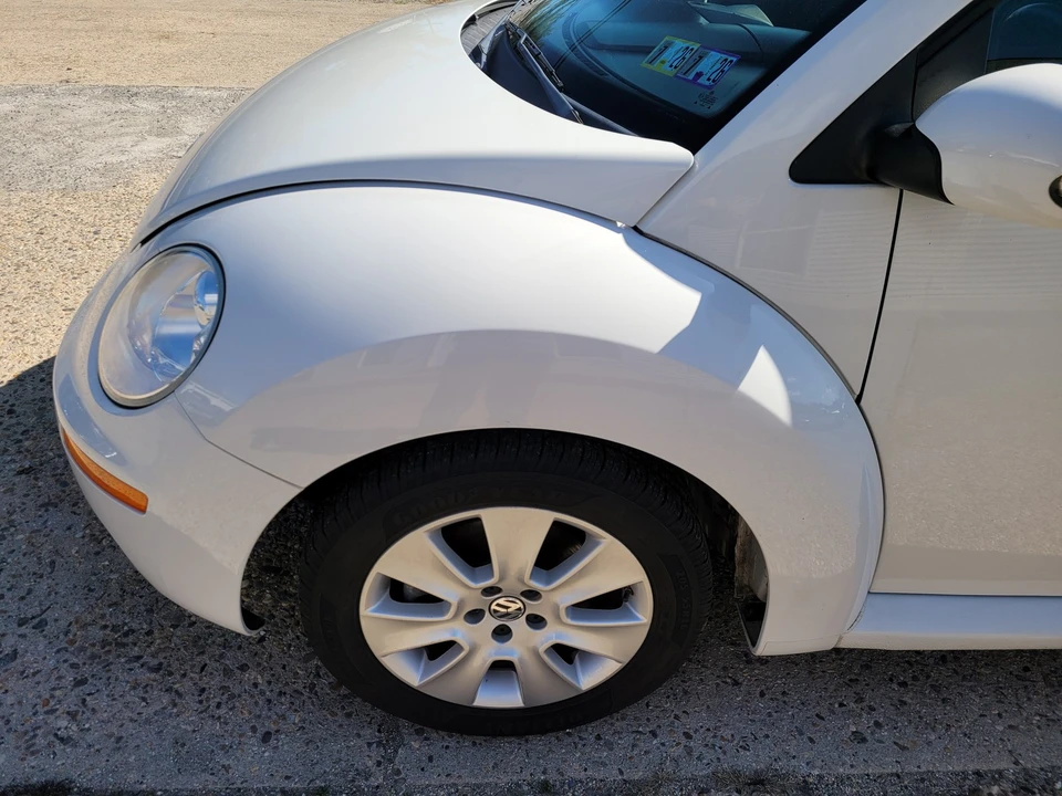 2010 Volkswagen New Beetle - Image 14 of 21
