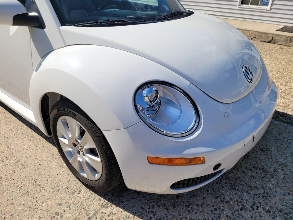 2010 Volkswagen New Beetle - Image 15 of 21