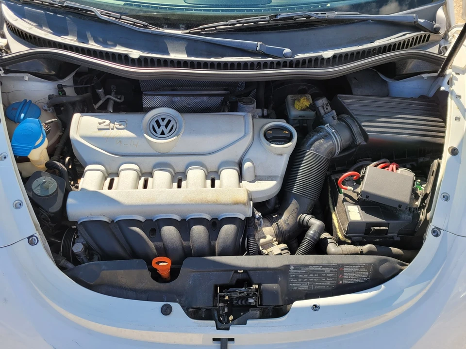 2010 Volkswagen New Beetle - Image 10 of 21