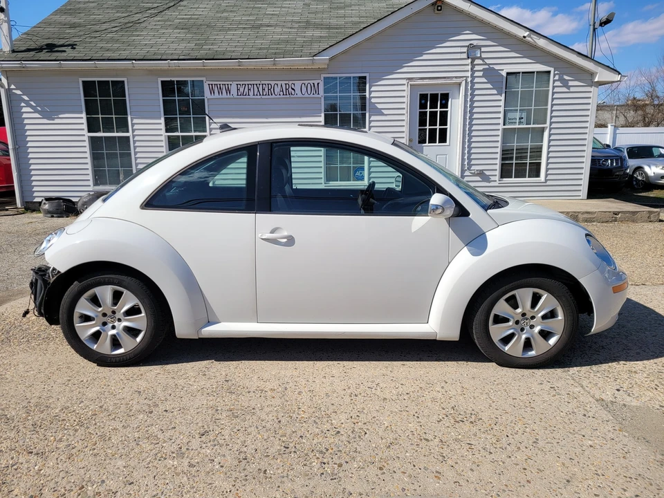 2010 Volkswagen New Beetle - Image 6 of 21