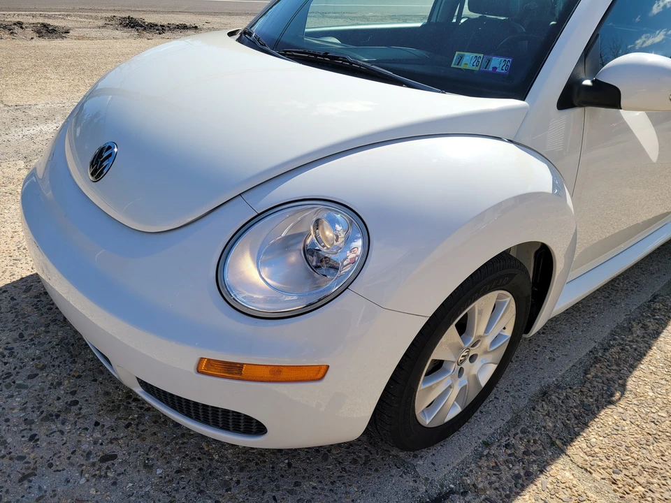 2010 Volkswagen New Beetle - Image 13 of 21