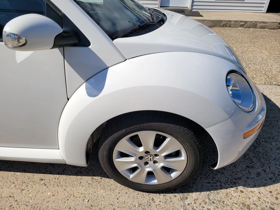 2010 Volkswagen New Beetle - Image 17 of 21