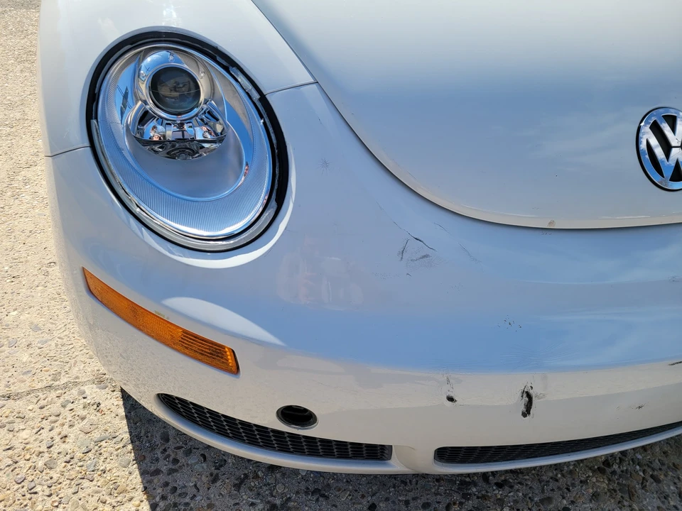 2010 Volkswagen New Beetle - Image 16 of 21