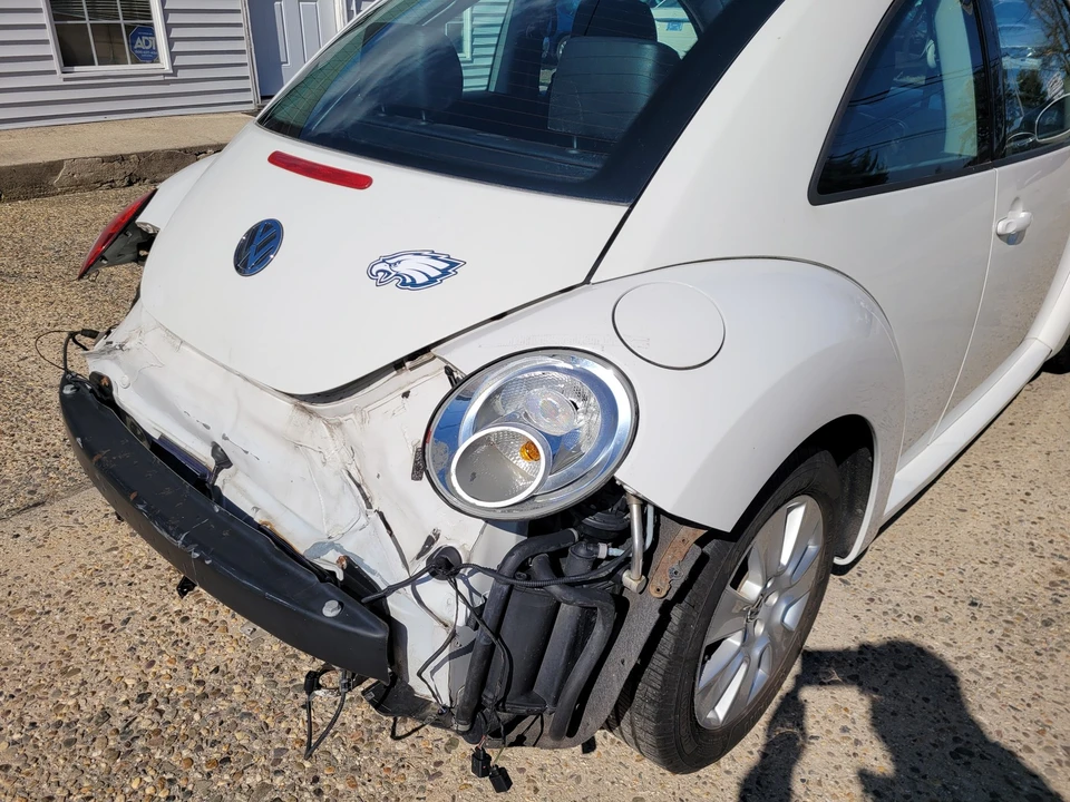 2010 Volkswagen New Beetle - Image 19 of 21