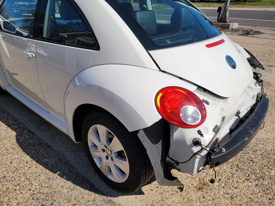 2010 Volkswagen New Beetle - Image 21 of 21