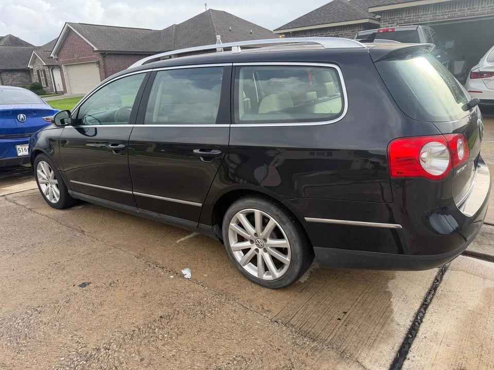 2010 Volkswagen Passat - Image 3 of 10