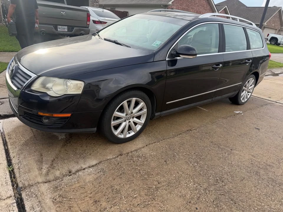 2010 Volkswagen Passat - Image 2 of 10
