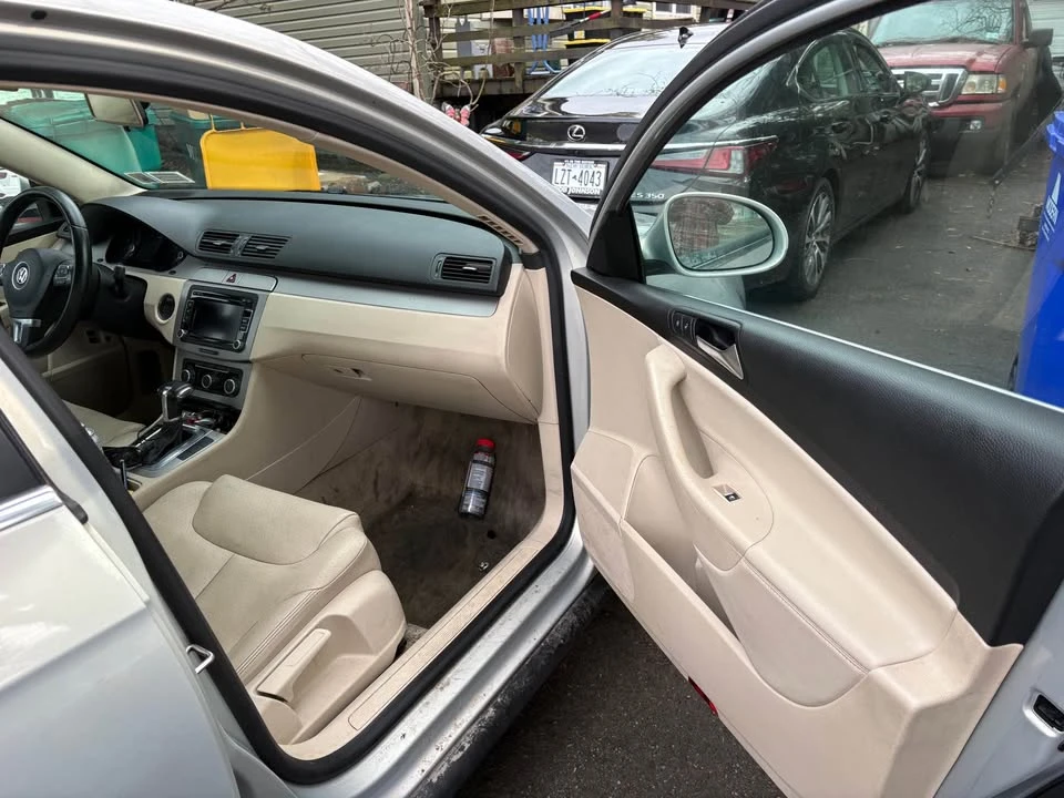 2010 Volkswagen Passat - Image 12 of 15