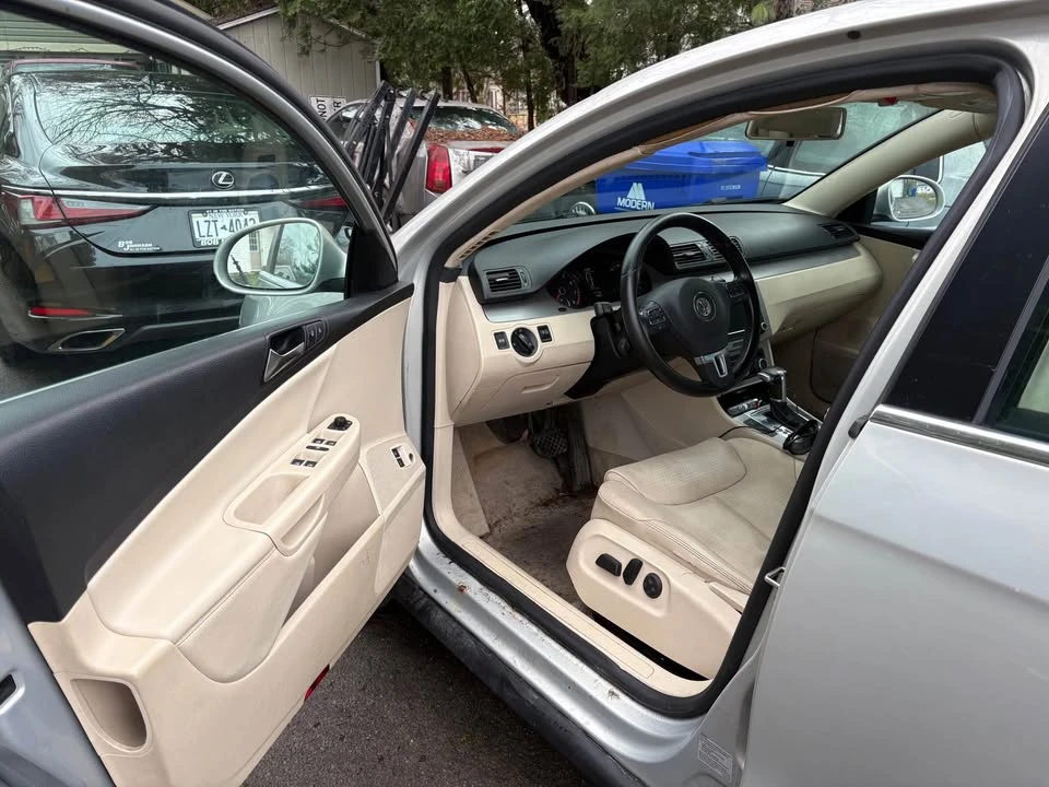 2010 Volkswagen Passat - Image 10 of 15