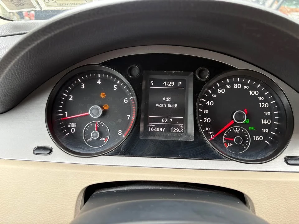2010 Volkswagen Passat - Image 9 of 15