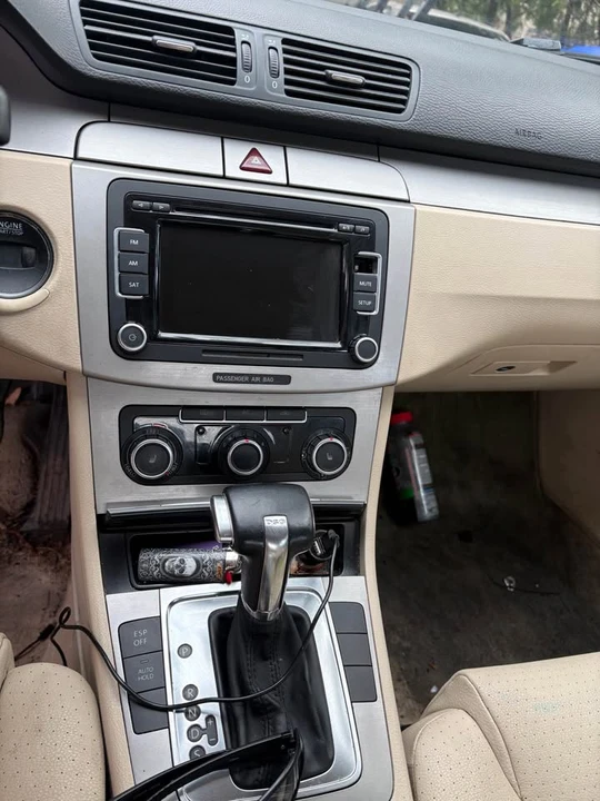 2010 Volkswagen Passat - Image 11 of 15