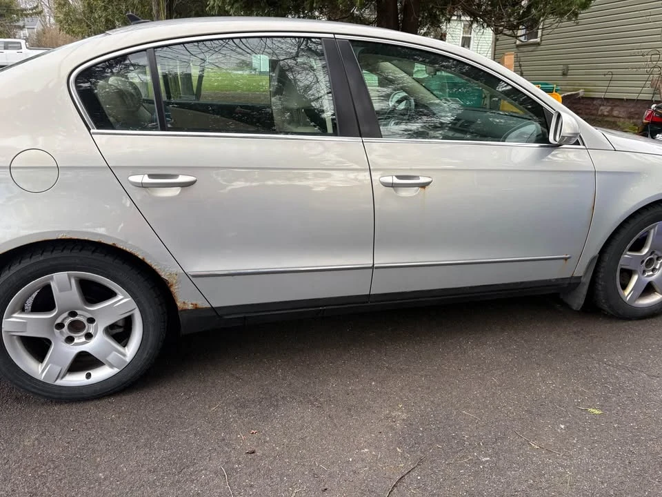 2010 Volkswagen Passat - Image 5 of 15