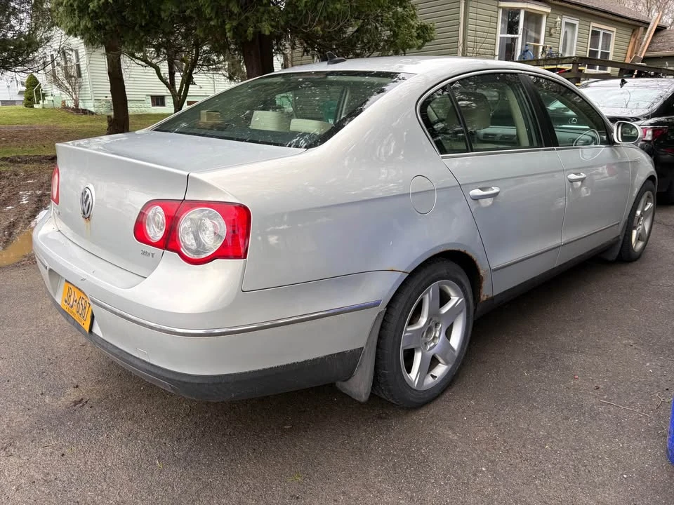 2010 Volkswagen Passat - Image 4 of 15