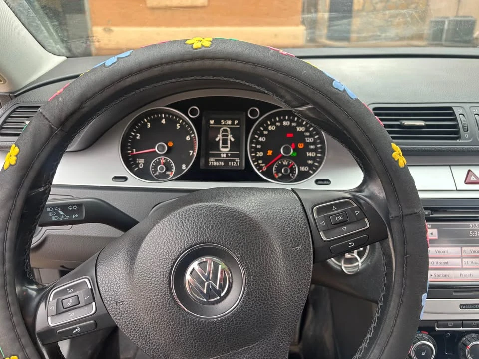 2010 Volkswagen Passat - Image 2 of 6