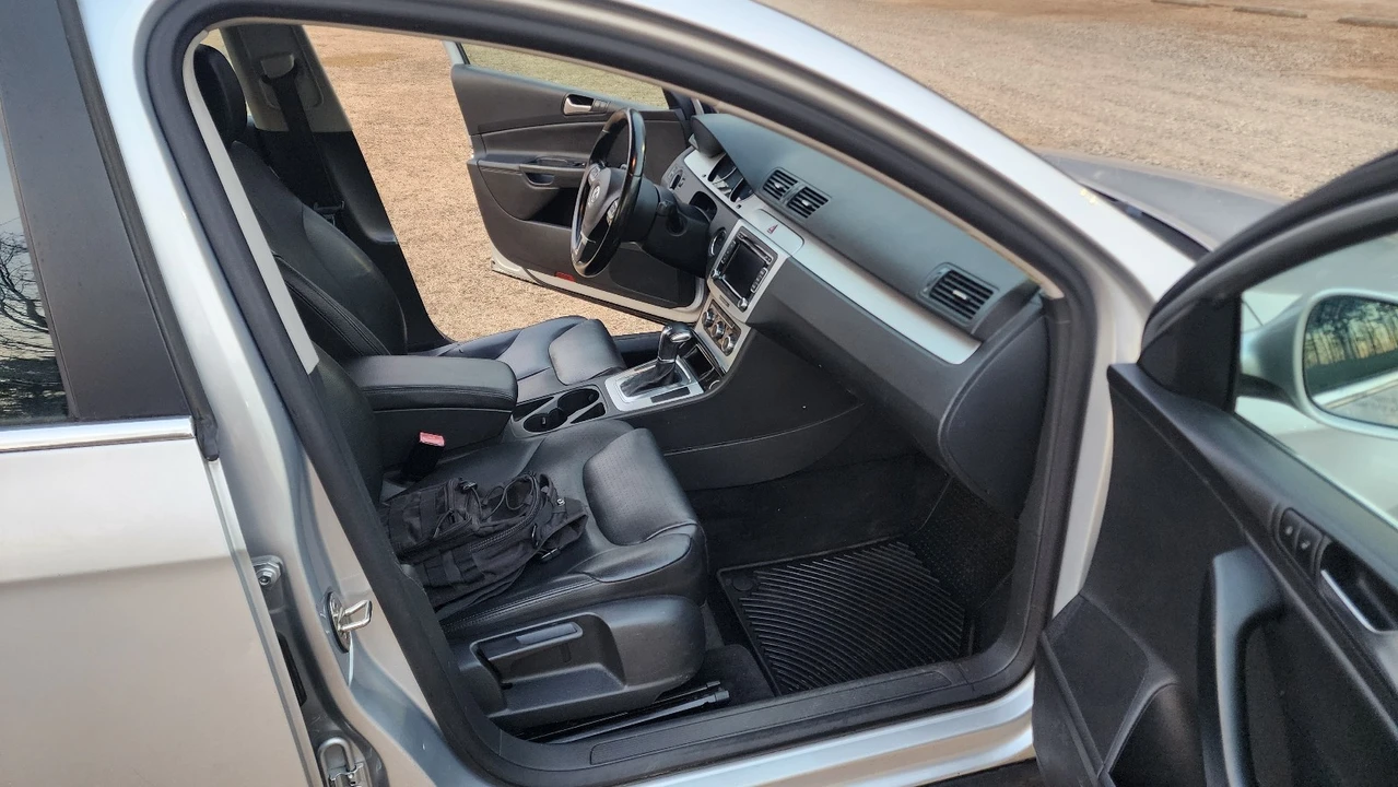 2010 Volkswagen Passat - Image 15 of 17