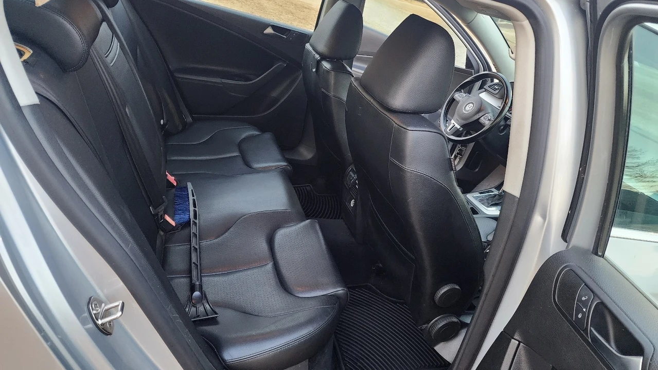 2010 Volkswagen Passat - Image 13 of 17