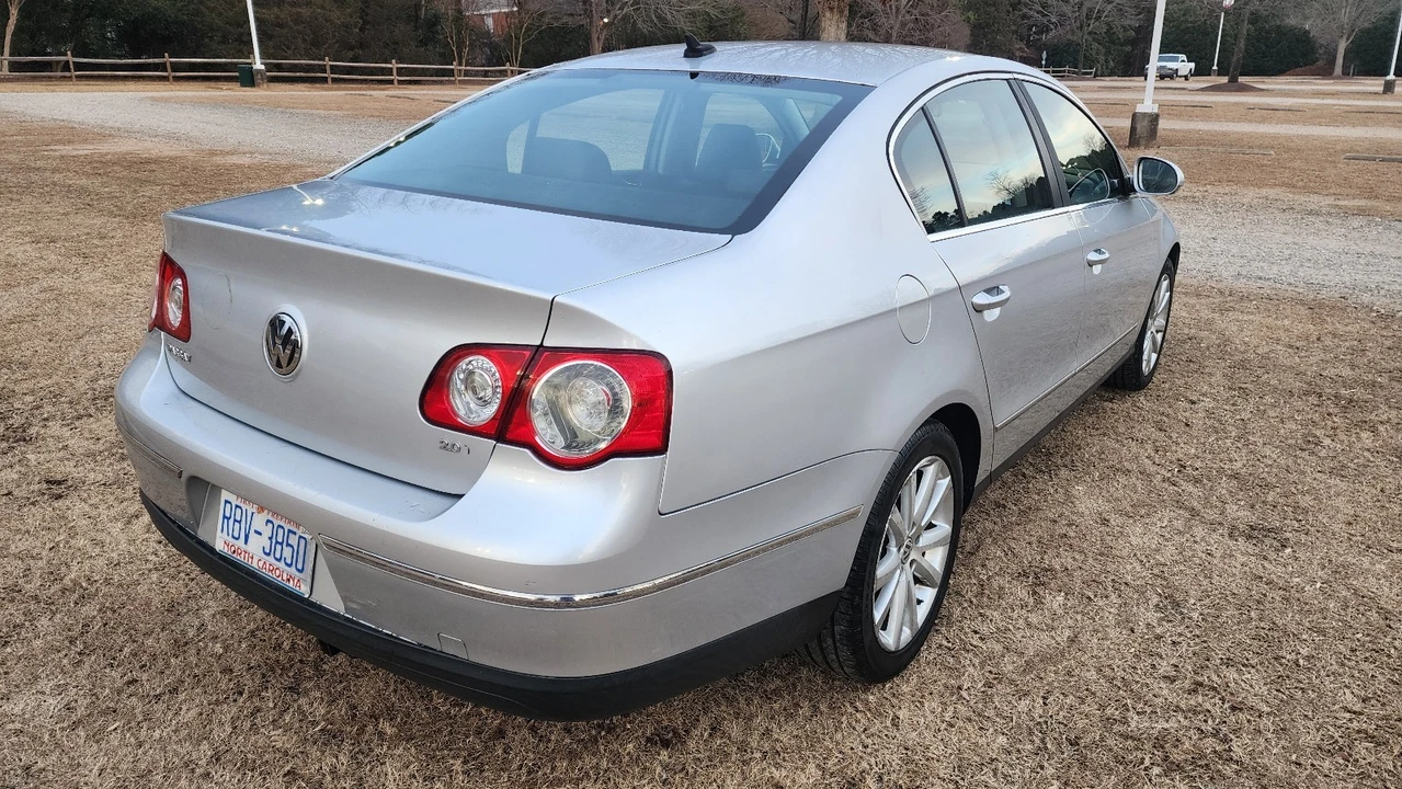 2010 Volkswagen Passat - Image 3 of 17