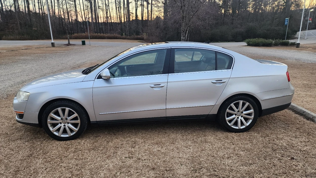 2010 Volkswagen Passat - Image 2 of 17