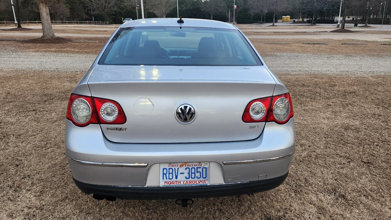2010 Volkswagen Passat - Image 4 of 17