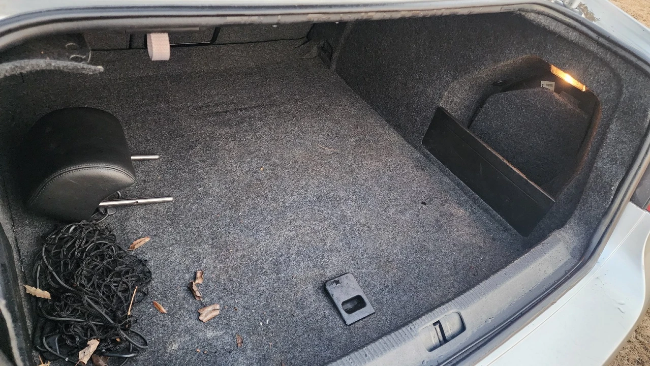 2010 Volkswagen Passat - Image 16 of 17