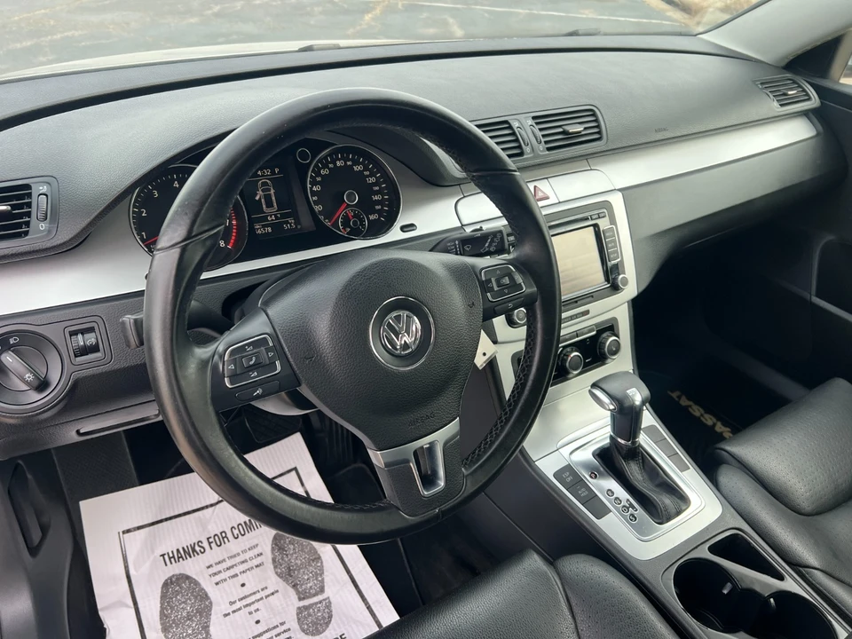 2010 Volkswagen Passat - Image 11 of 20