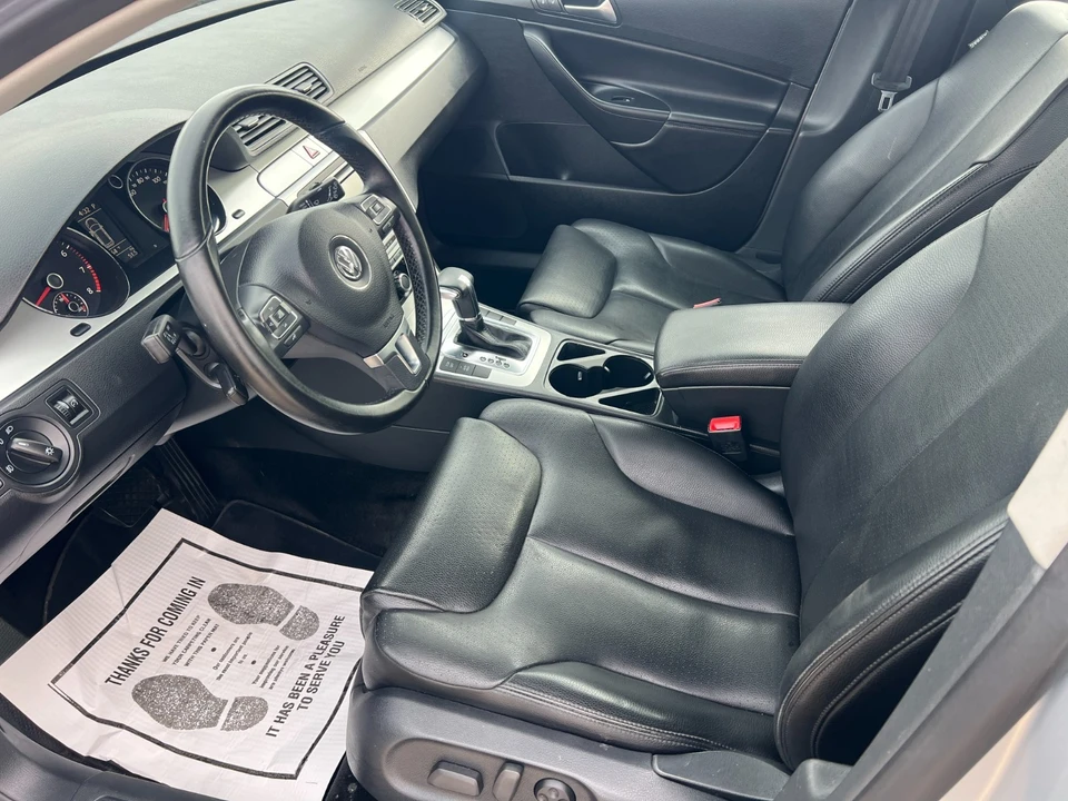 2010 Volkswagen Passat - Image 10 of 20