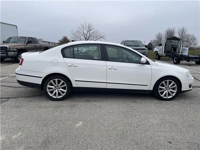 2010 Volkswagen Passat - Image 9 of 21