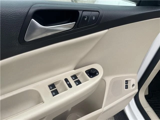 2010 Volkswagen Passat - Image 16 of 21