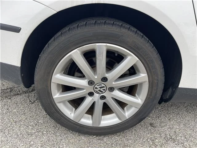2010 Volkswagen Passat - Image 12 of 21