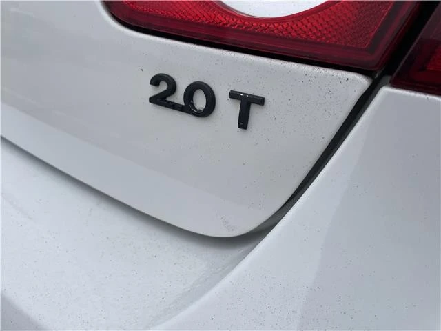 2010 Volkswagen Passat - Image 14 of 21