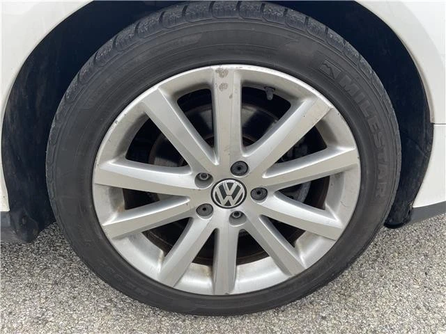 2010 Volkswagen Passat - Image 10 of 21