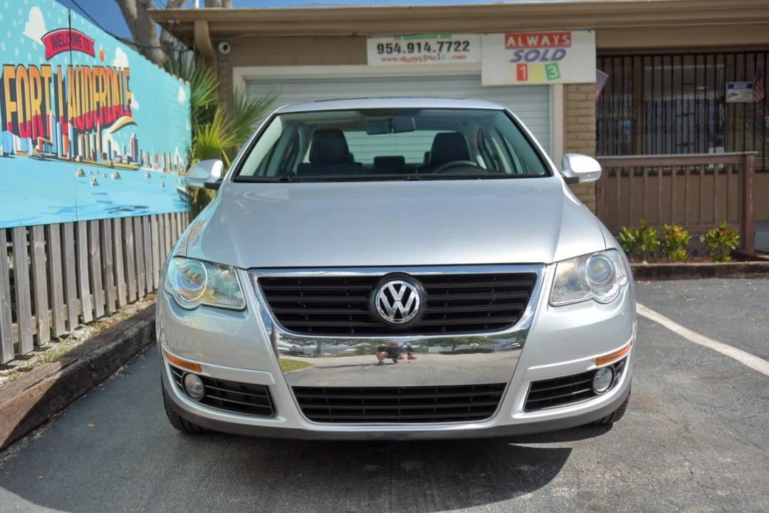 2010 Volkswagen Passat - Image 2 of 12