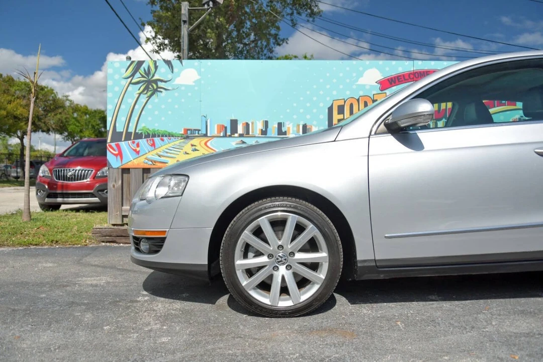 2010 Volkswagen Passat - Image 11 of 12