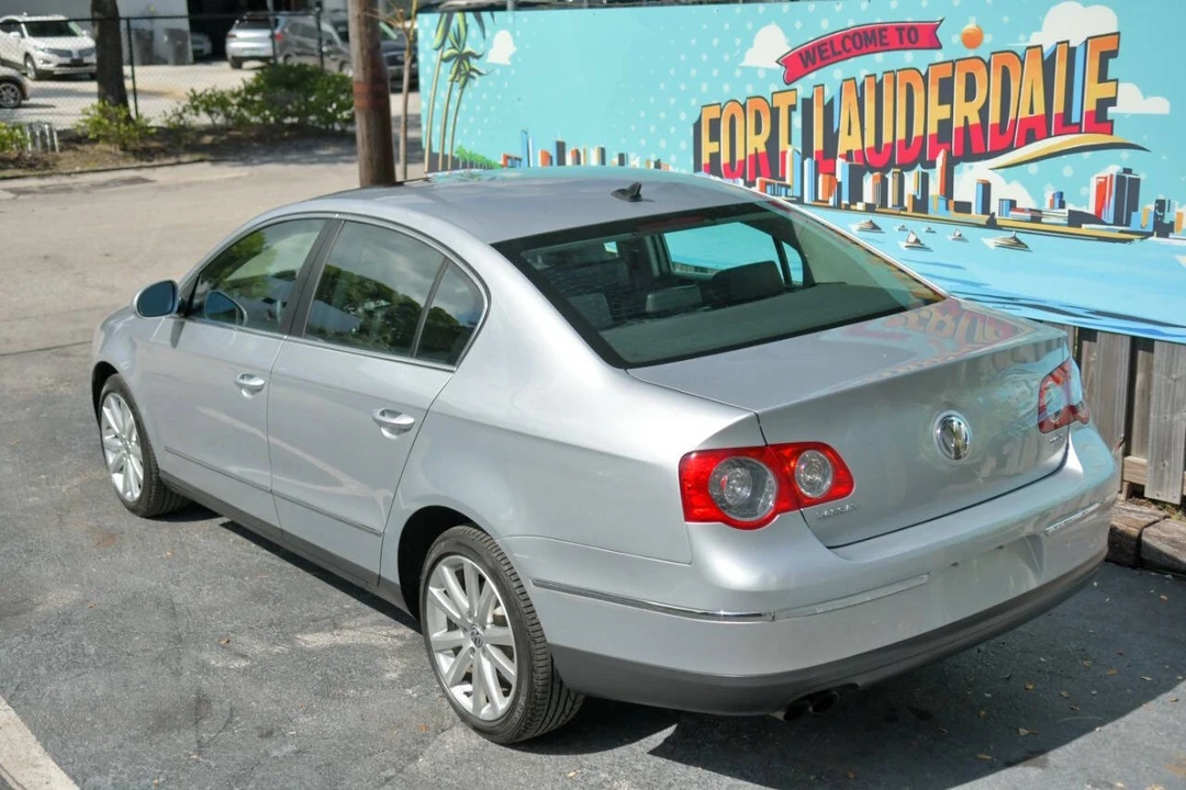 2010 Volkswagen Passat - Image 6 of 12
