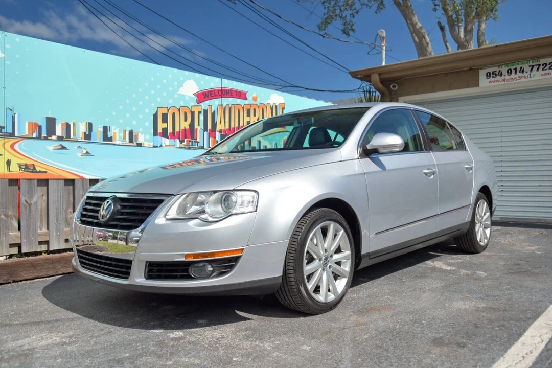 2010 Volkswagen Passat - Image 4 of 12