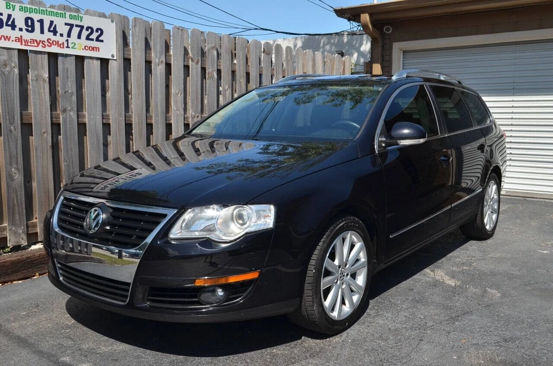 2010 Volkswagen Passat - Image 5 of 12