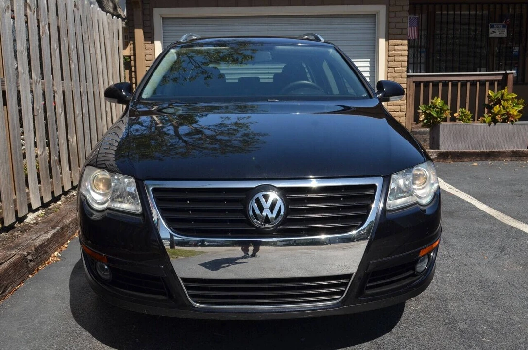 2010 Volkswagen Passat - Image 3 of 12