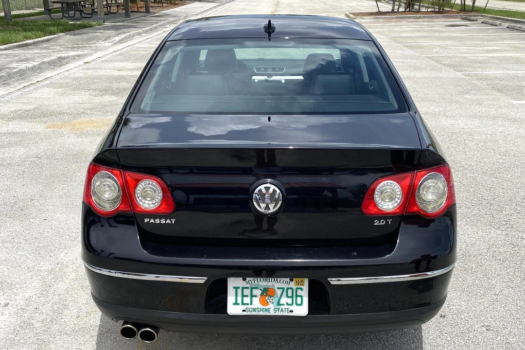 2010 Volkswagen Passat - Image 5 of 31