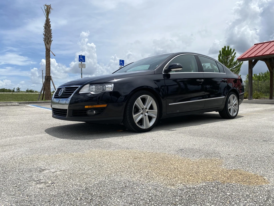 2010 Volkswagen Passat - Image 12 of 31